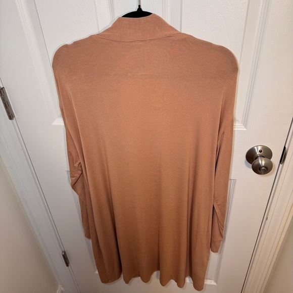 Skims Nude Robe - Picture 5 of 9